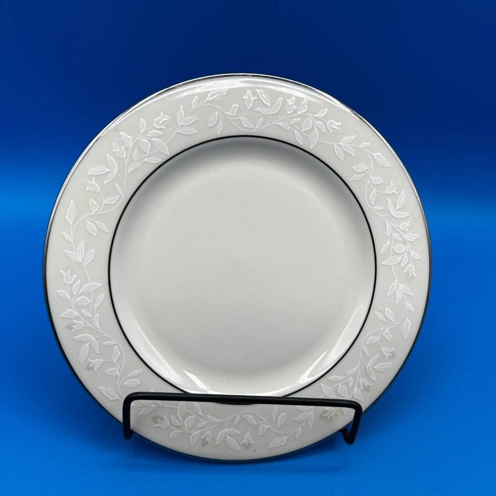 Lenox Ambassador Collection Linen Rose Bread and Butter Plates, 6 inch, Set of 7 - Picture 8 of 16